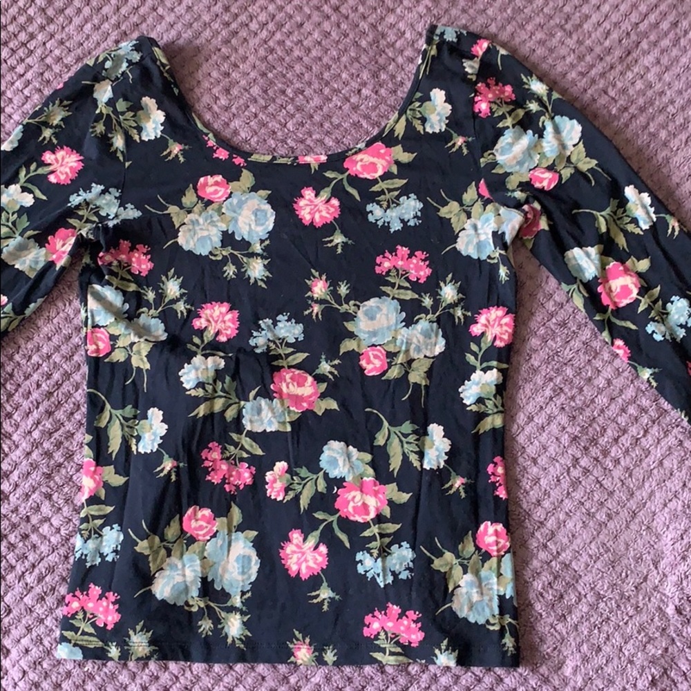 Flower crop top with sleeves